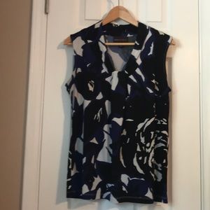 Sleeveless dress shirt